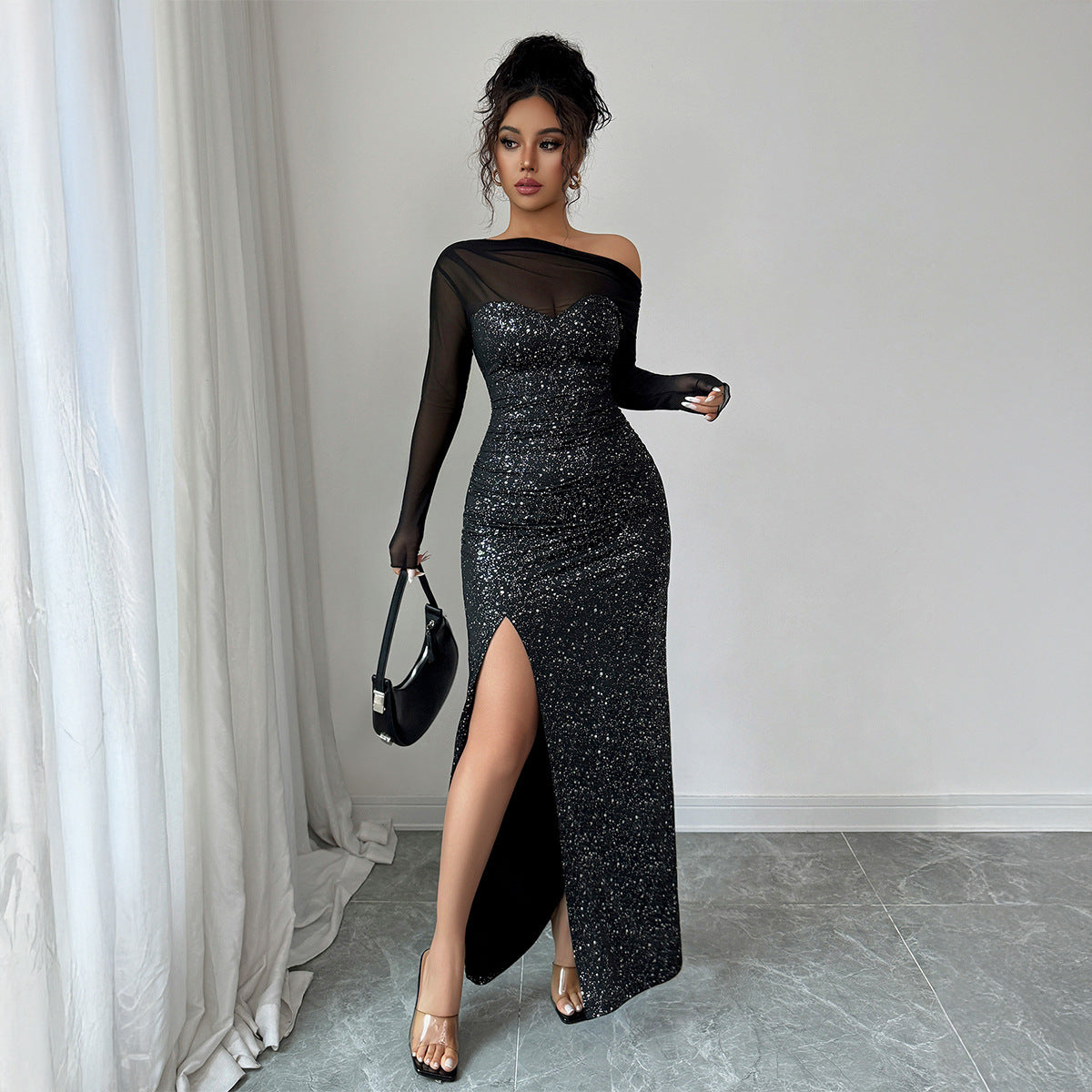 ✨ “Be Bold. Be Elegant. Be You.”
This stunning black tube top dress adds a touch of confidence, beauty and pure elegance to your look — perfect for unforgettable nights. 🖤👗